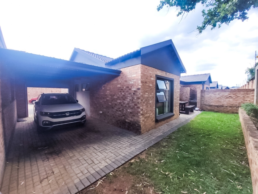 2 Bedroom Property for Sale in Van Der Hoff Park North West